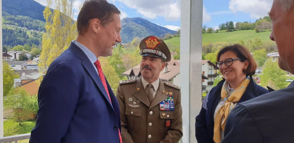 Massimo Bessone Ministro Difesa Elisabetta Trenta consegna palazzine Vipiteno