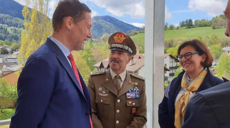 Massimo Bessone Ministro Difesa Elisabetta Trenta consegna palazzine Vipiteno